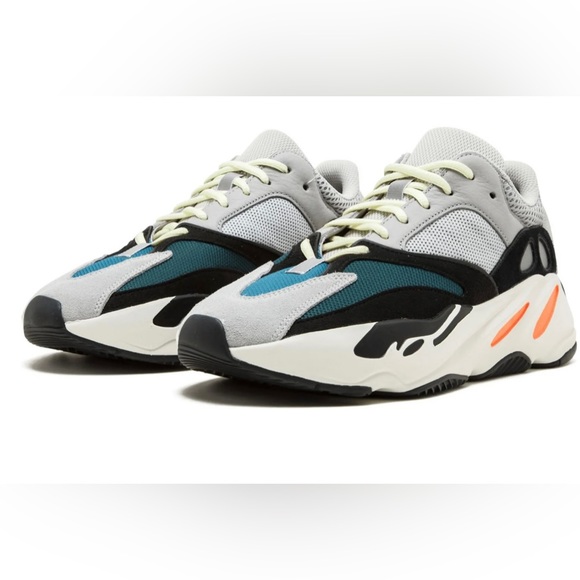 Like New YEEZY Wave Runners - Picture 4 of 9